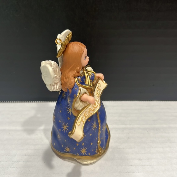 Sale 5 for $20. 1999 Hallmark/Madame Alexandar - Picture 5 of 6